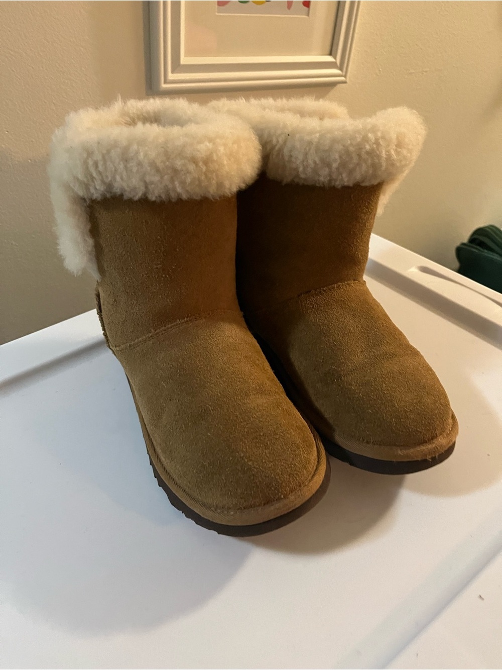 UGG Kids Classic Short Sheepskin Boots - Chestnut
